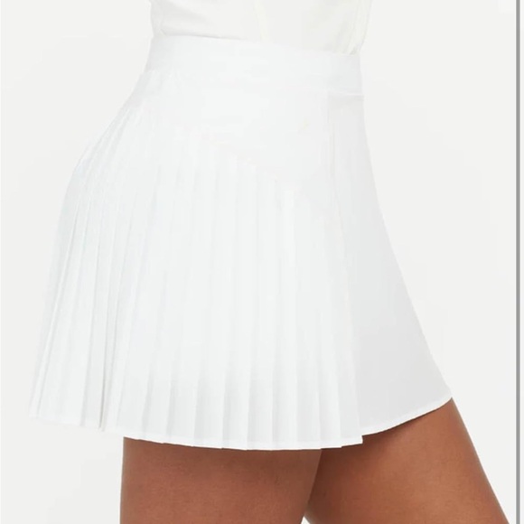SPANX Women's Booty Boost Pleated 14" Skort - Picture 3 of 4